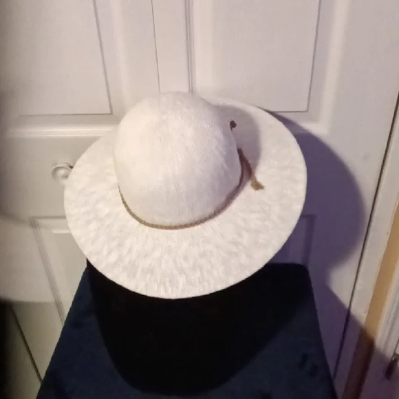 Elegant White Sun Hat with Braided Band - Picture 1 of 4